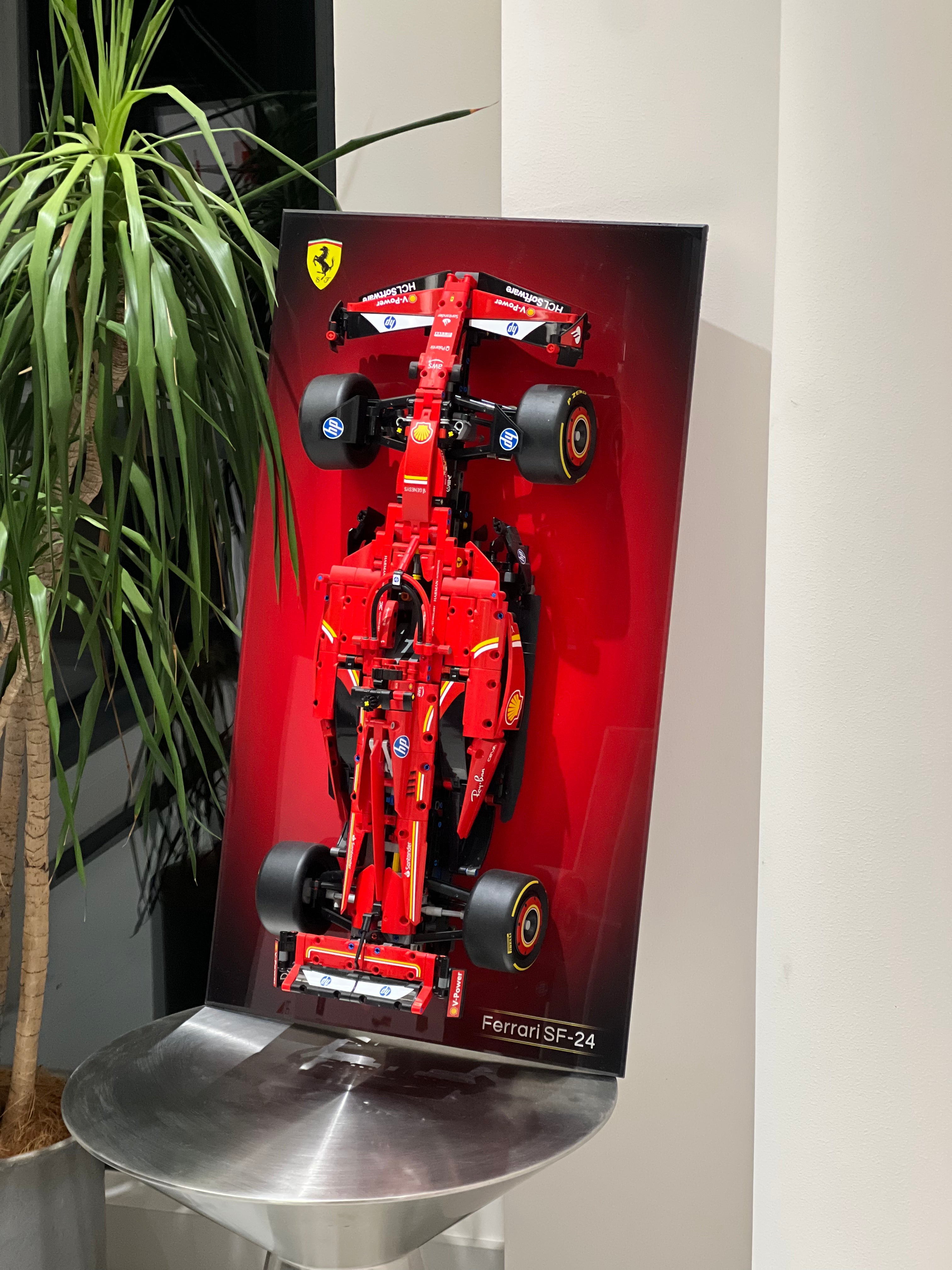 When Ferrari encounters acrylic: 19.7 × 31.5 × 1 inch display frame, making the LEGO F1 SF-24 the 'track engine' of the room
