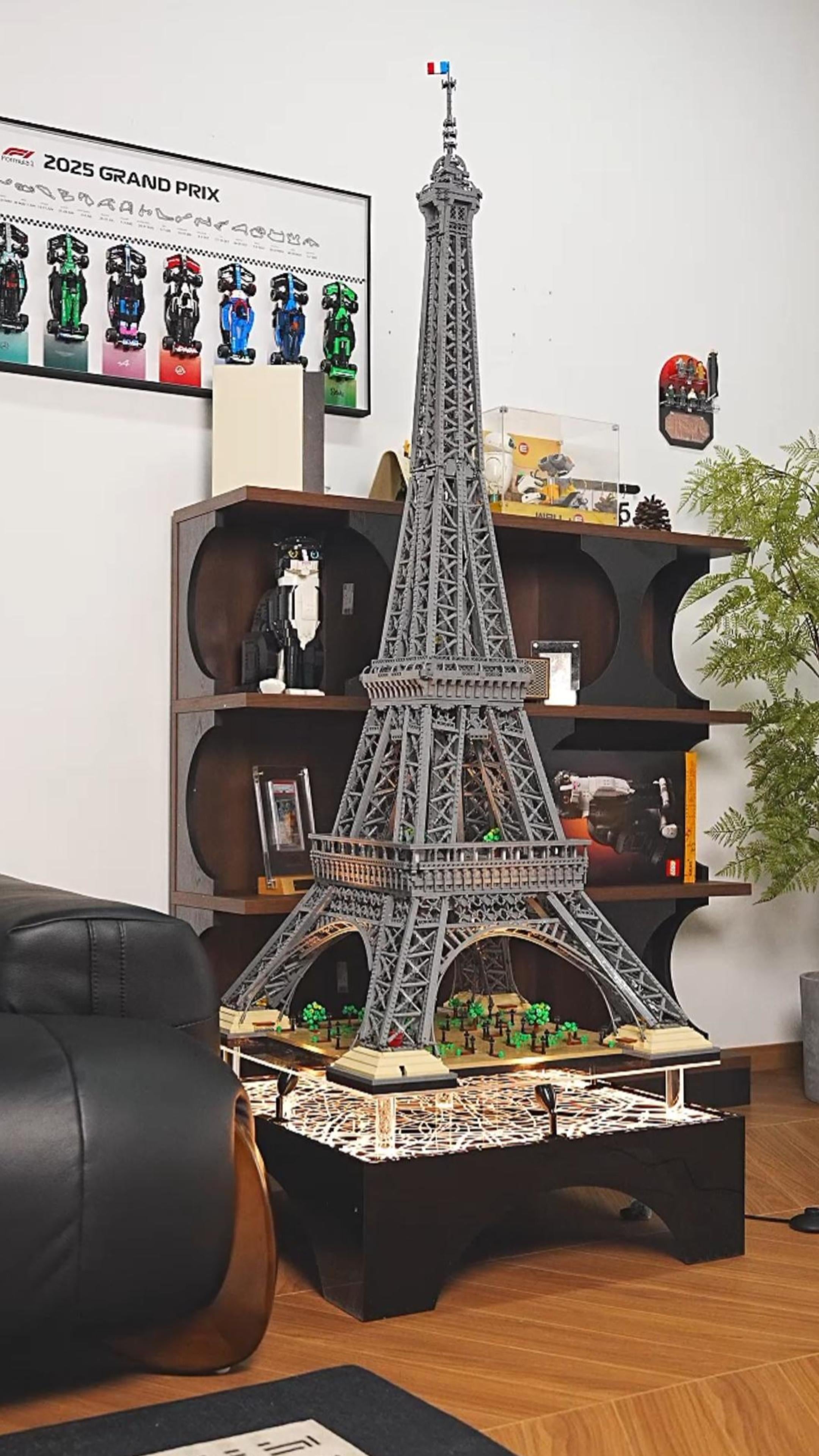 When the Eiffel Tower meets its exclusive base: Lego players' "romantic display art"