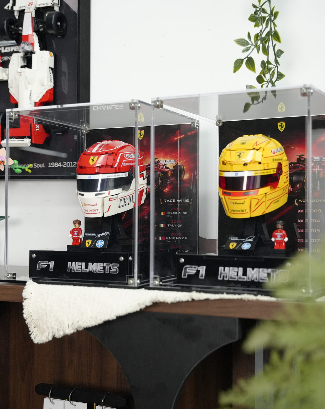 LEGO® Scuderia Ferrari HP Helmet Display Case — Best Display Setup for 43014 & 43022