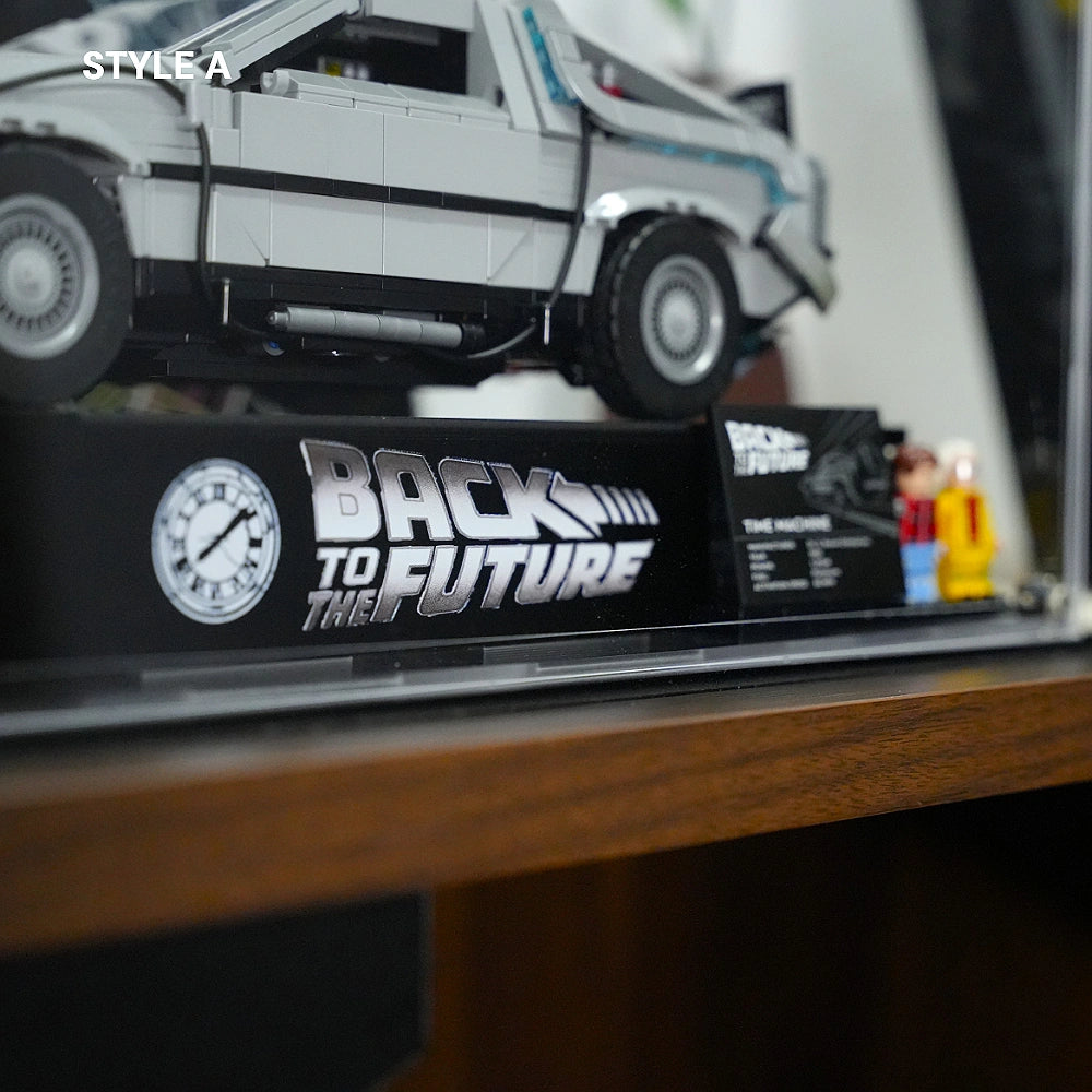 Vetrina LEGO per la macchina del tempo di Ritorno al futuro (10300)