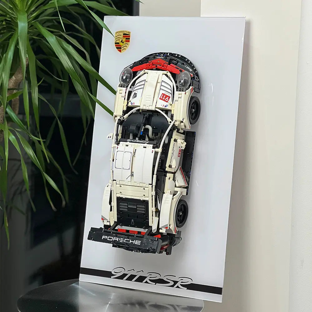 Cadre d'exposition LEGO™ Technic™ présenté dans un style flottant